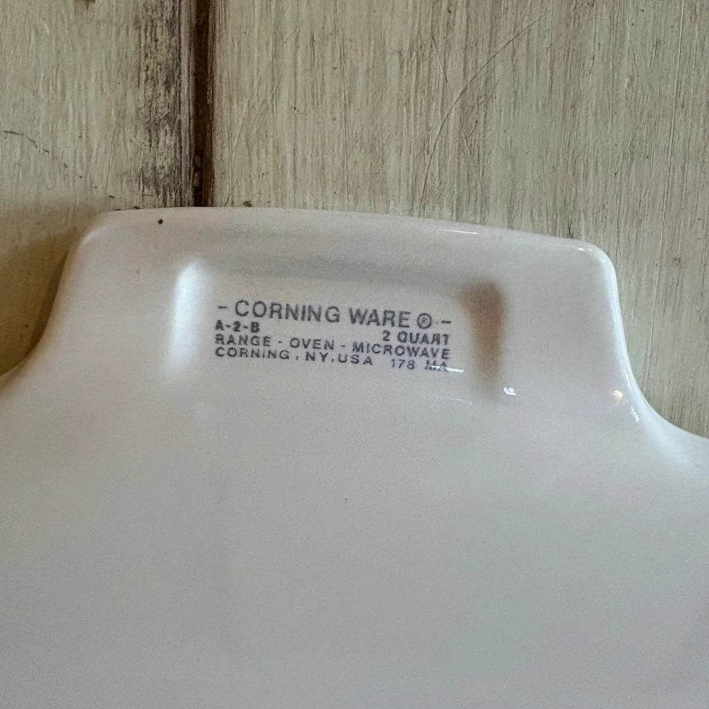 VTG CorningWare La Marjolaine 2 Quart Casserole Dish A-2-B with Pyrex Lid A-9-C